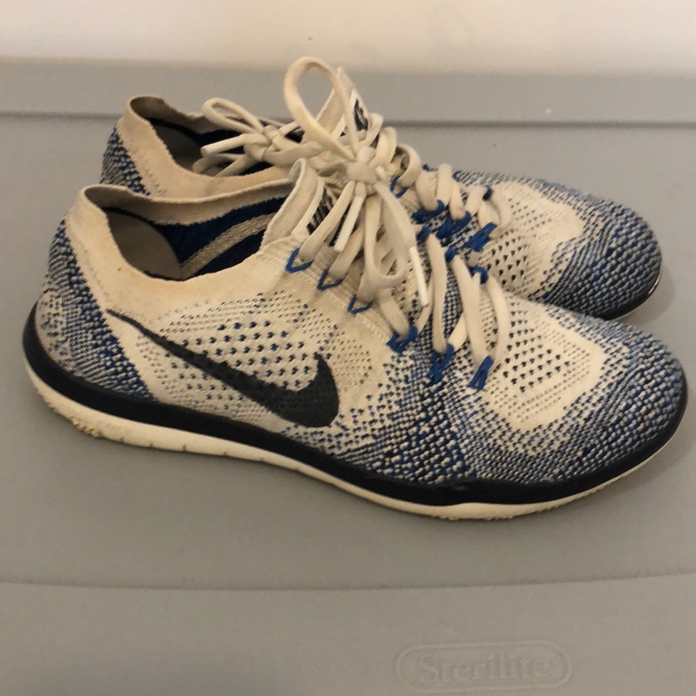 Nike flyknit trainers 5 blue and cream